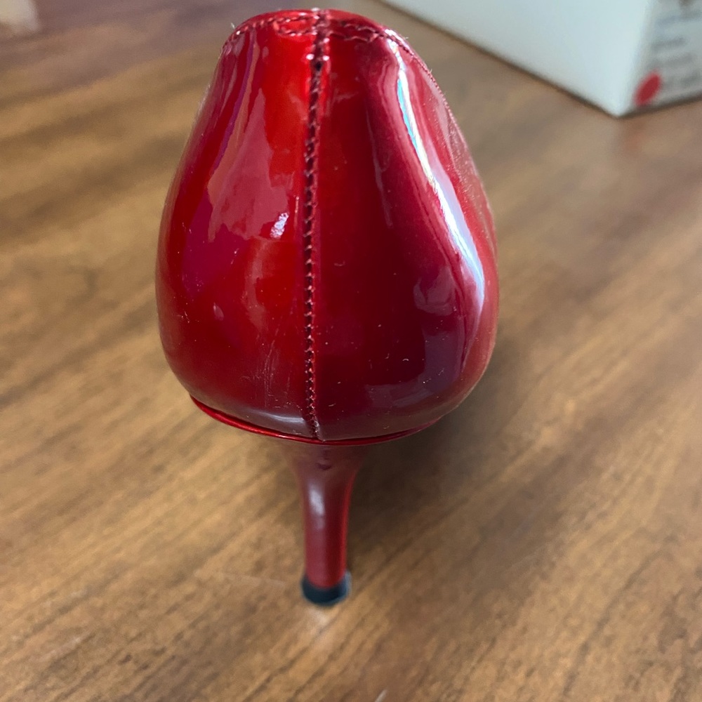 Beautiful patent leather red shiny shoes. Nice for church or any occasion